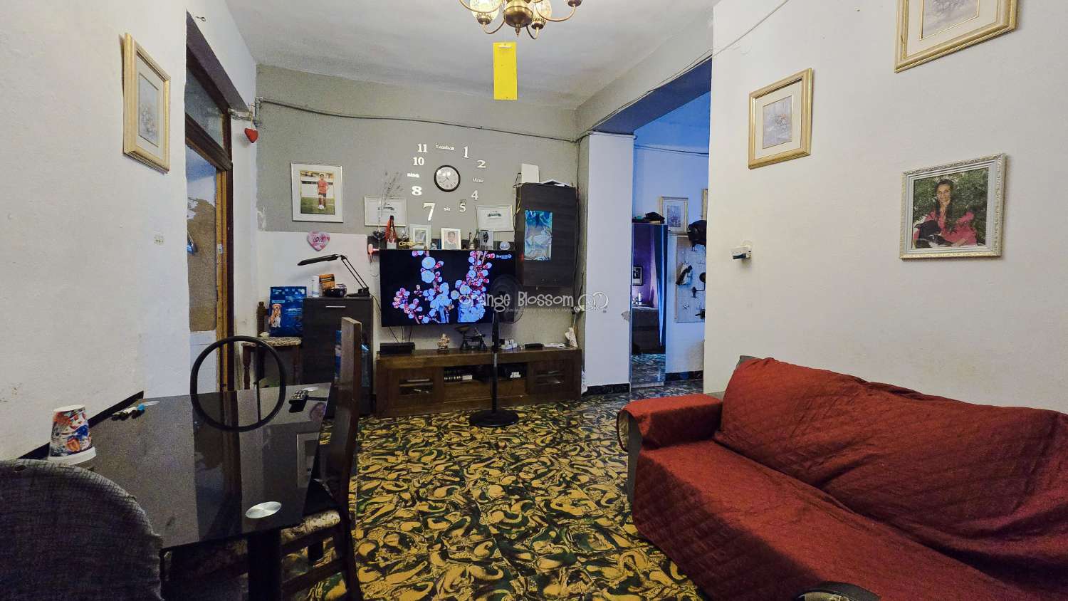 This traditional townhouse enjoys a central position, and offers accommodation with 5 bedrooms over two floors.
