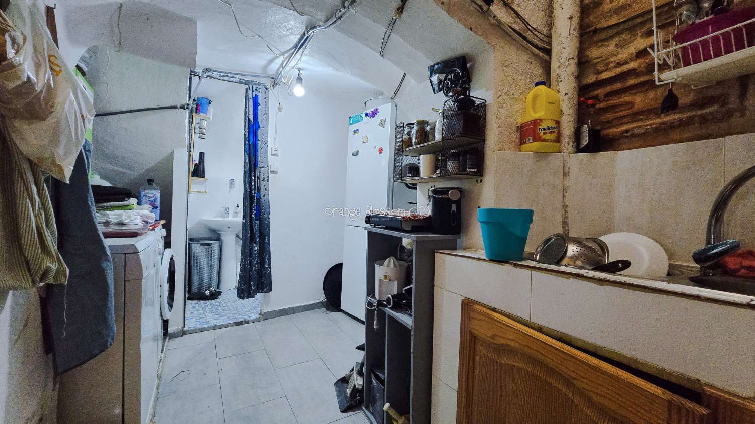 This traditional townhouse enjoys a central position, and offers accommodation with 5 bedrooms over two floors.