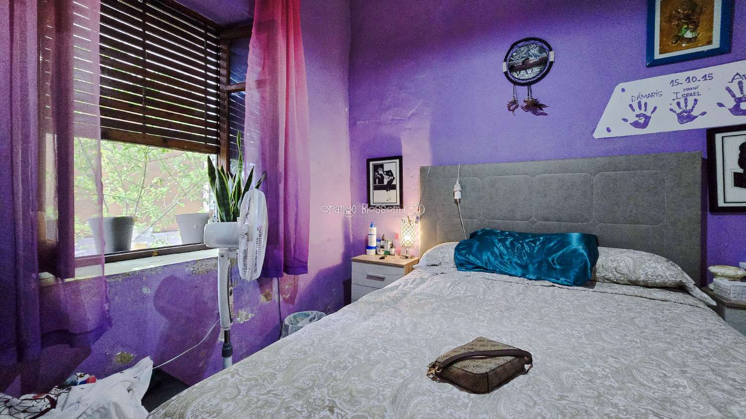 This traditional townhouse enjoys a central position, and offers accommodation with 5 bedrooms over two floors.