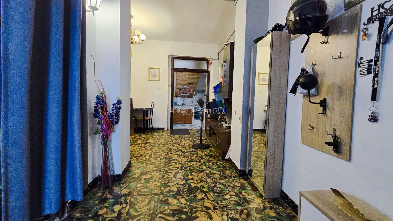 This traditional townhouse enjoys a central position, and offers accommodation with 5 bedrooms over two floors.