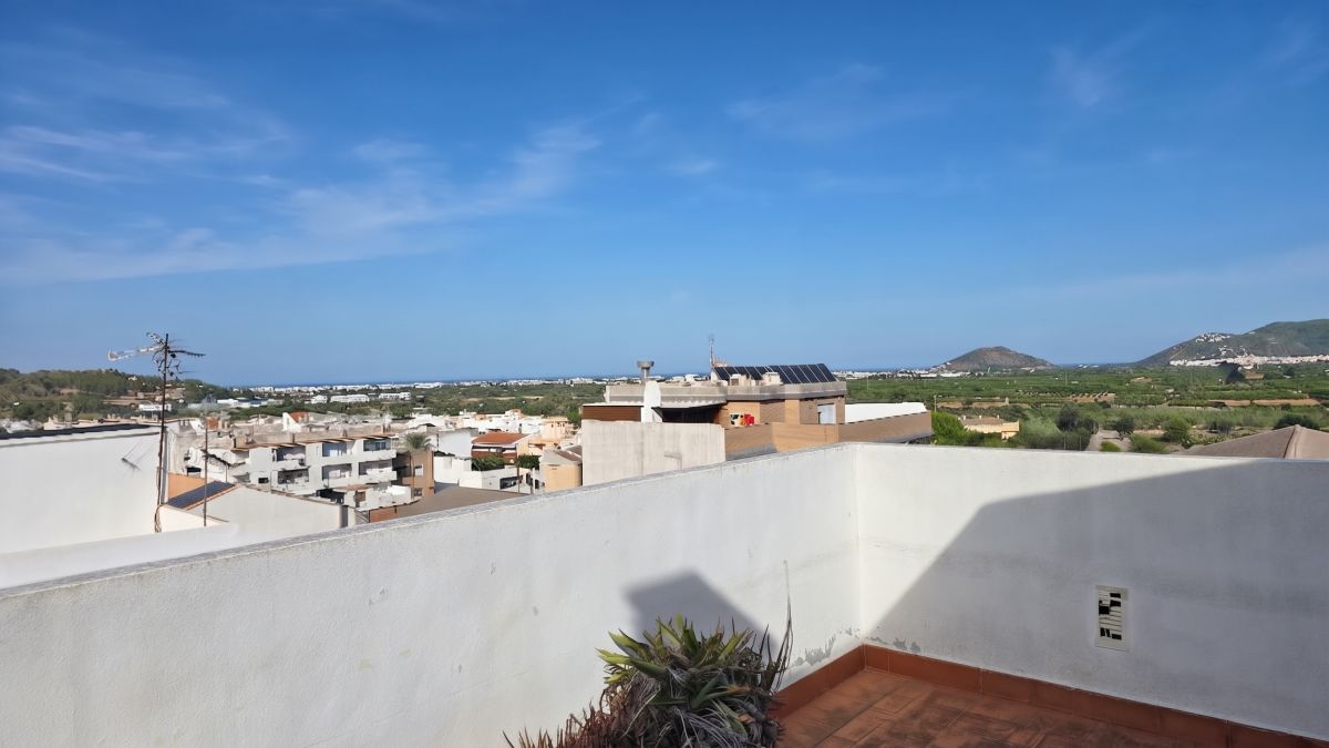 Penthouse apartment in Ador with huge terrace and sea views