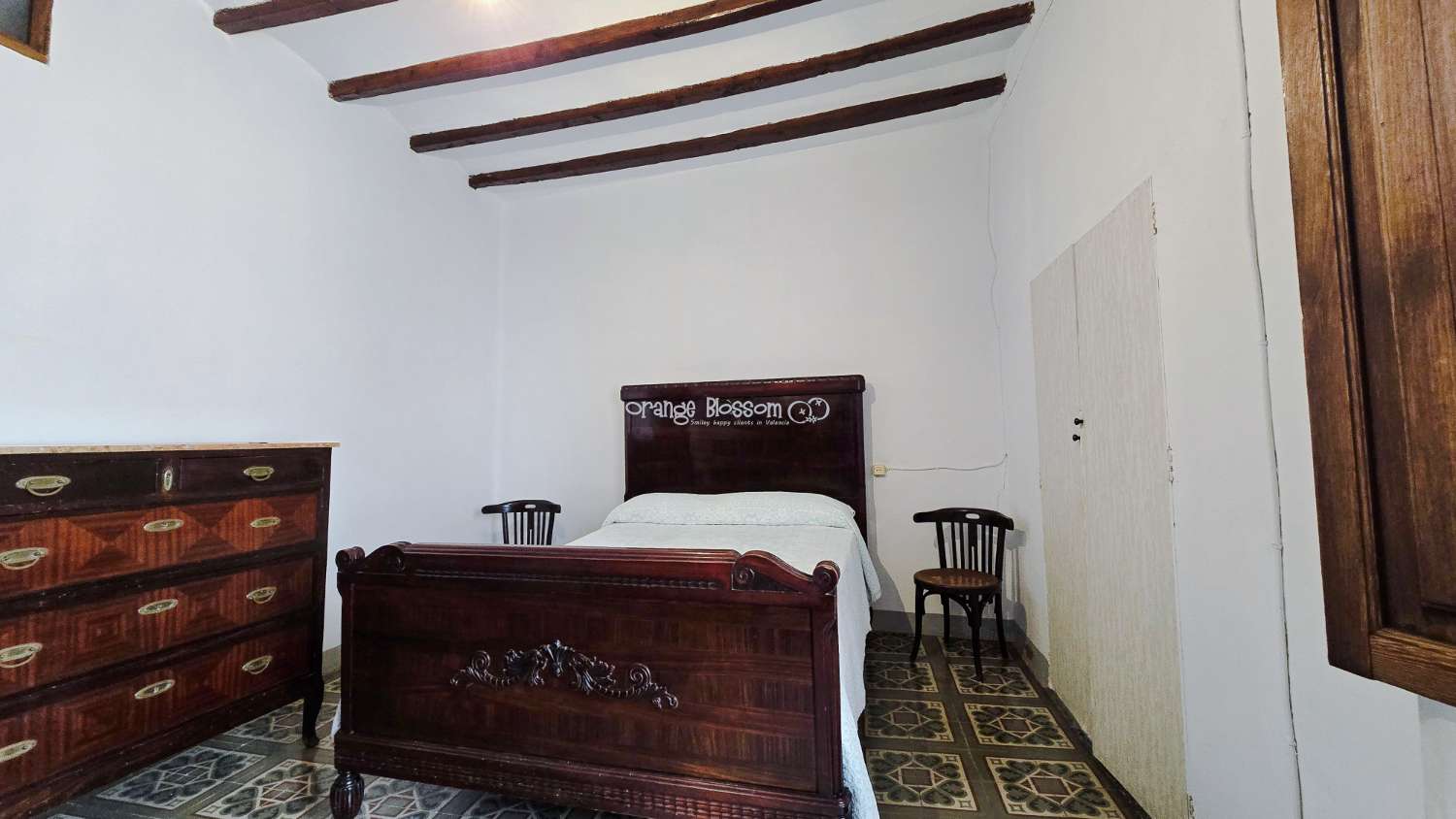 A large family house in the popular village of La Font den Carros.