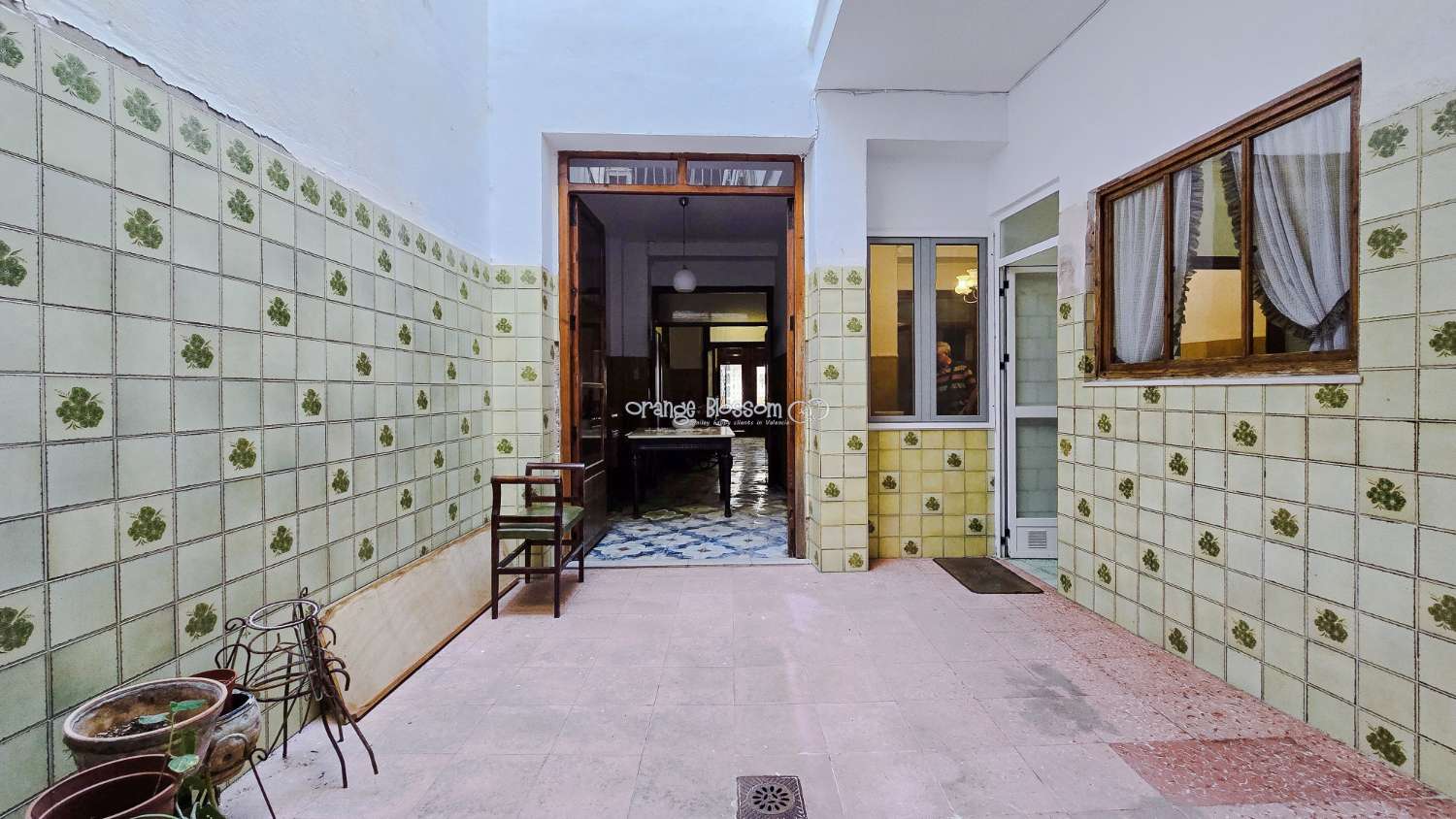 A large family house in the popular village of La Font den Carros.