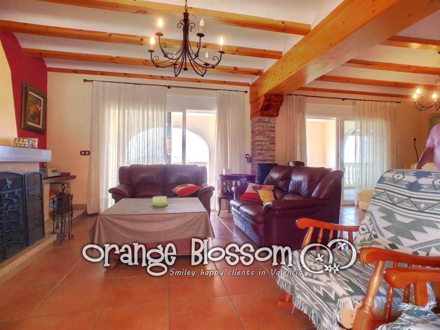 Villa for sale in Ador