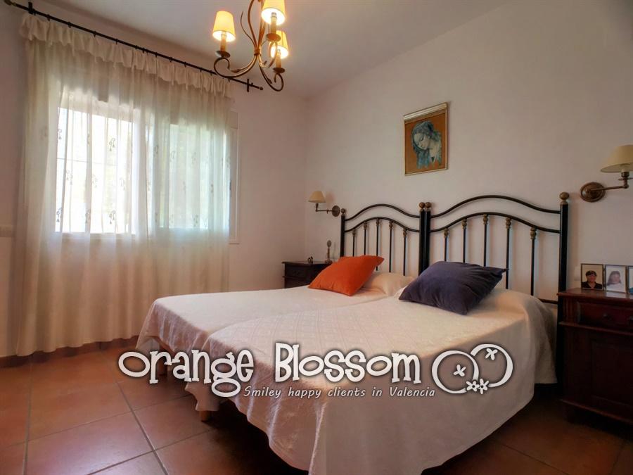 Villa for sale in Ador