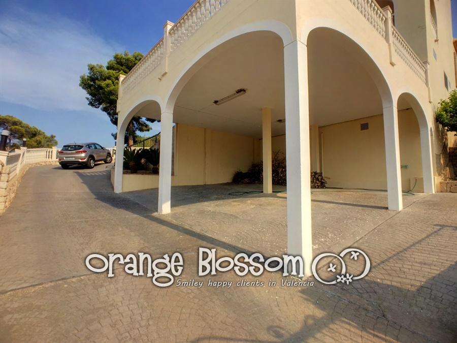 Villa for sale in Ador